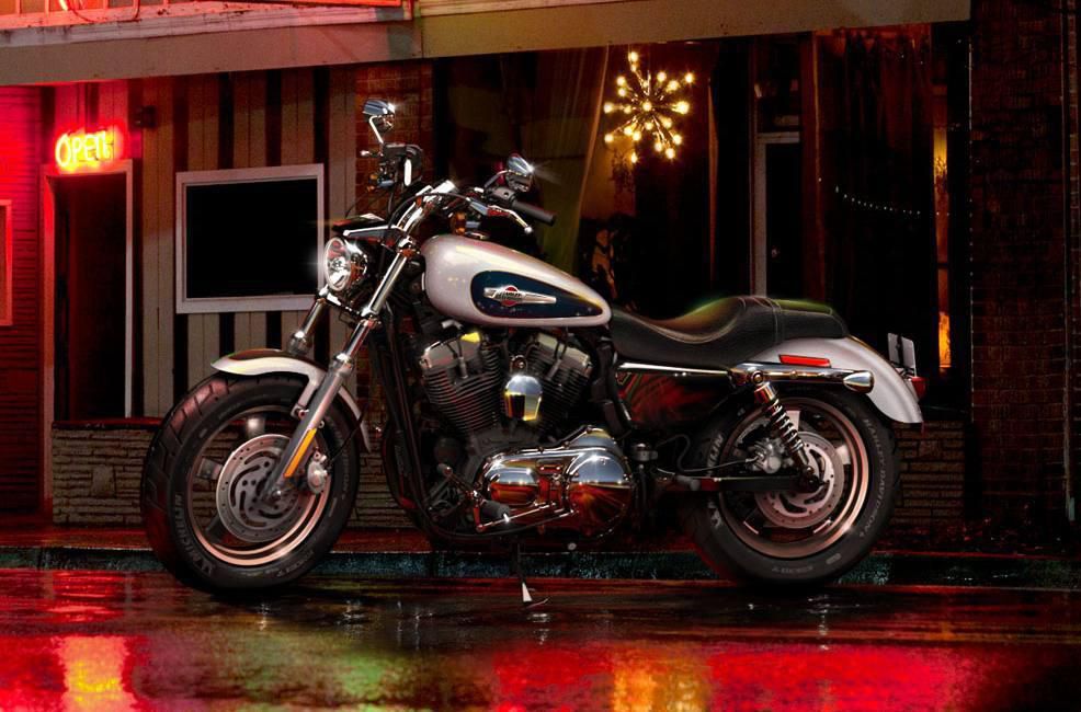 2013 Harley-Davidson XL1200C 1200 Custom - Two-Tone Option Cruiser 