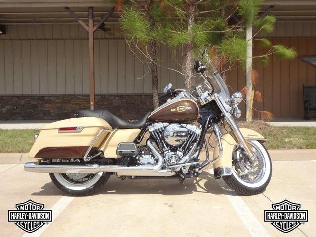 2014 Harley-Davidson FLHR ROAD KING Cruiser 