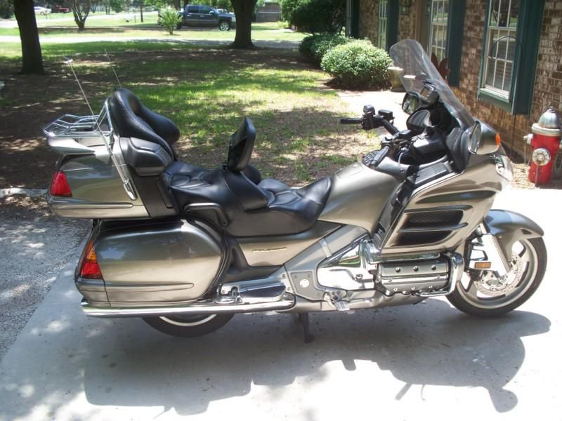 2004 honda gl-1800 under 19376  miles very nice ride anywhere like new