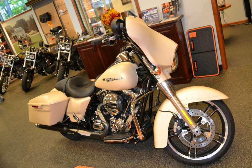2014 Harley-Davidson FLHXS Street Glide Special Touring 