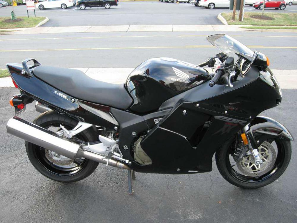 1999 Honda CBR1100XX Sportbike 