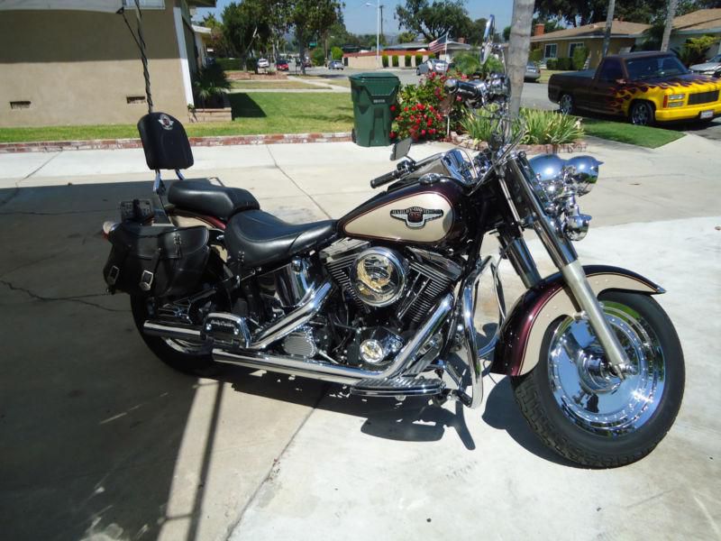 95th anniversary edition,two-tone,lots of chrome,few extras windsheid cover.