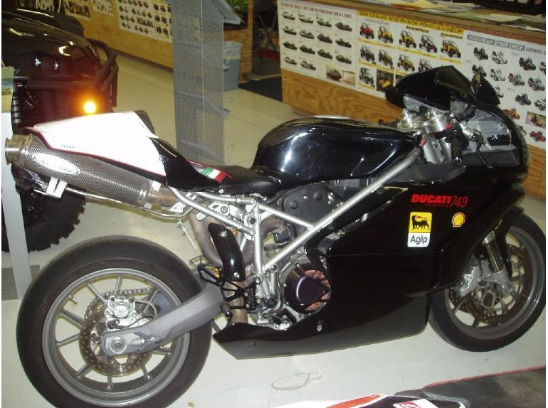 2005 ducati 749s 