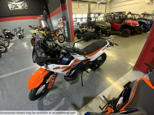 2024 KTM Adventure 890 R