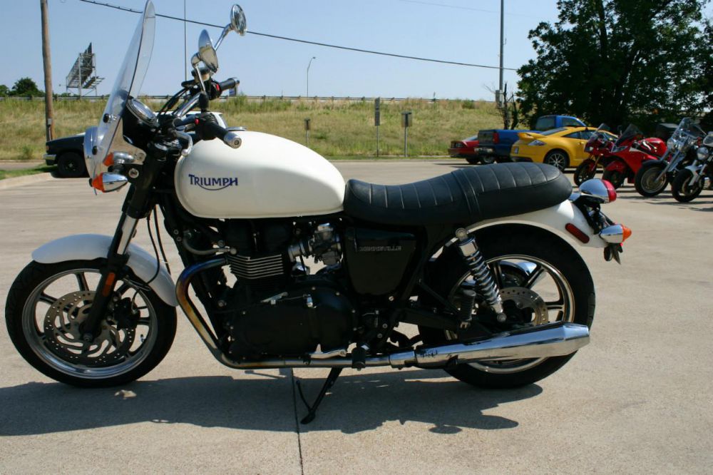 2010 triumph bonneville  standard 