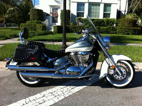2011 suzuki boulevard c50t like new looks like a harley or a shadow