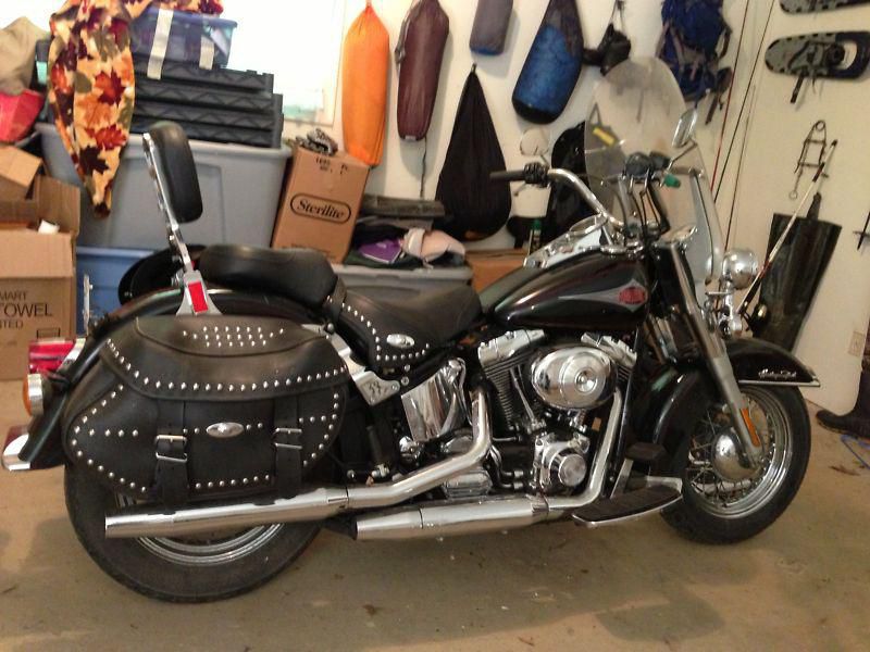 2001 harley heritage softail  low mileage (black)