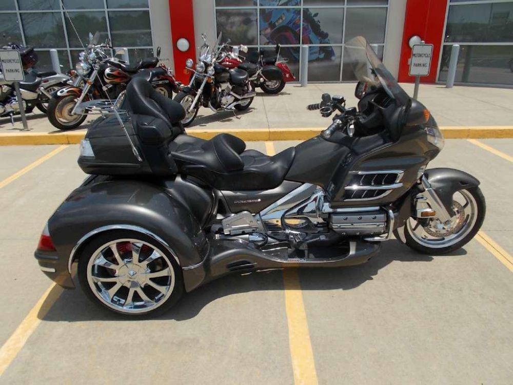 2009  gl1800 cobra  trike 