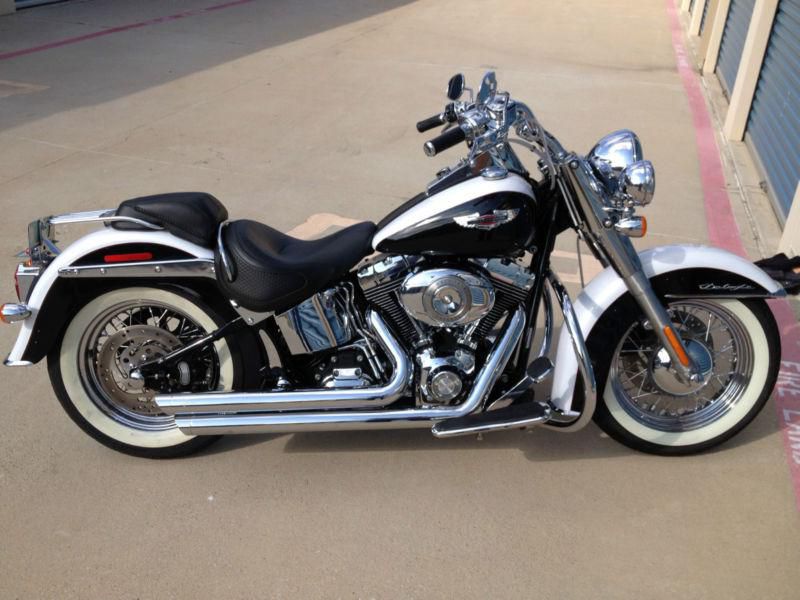 2007 Harley Davidson FLSTN Softail Deluxe, nostalgic blk/wht, many extras!!