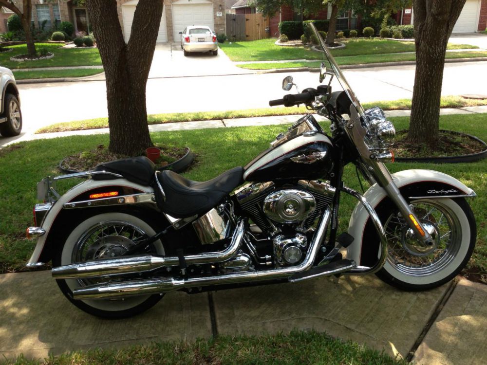 2011 Harley-Davidson Softail DELUXE Cruiser 