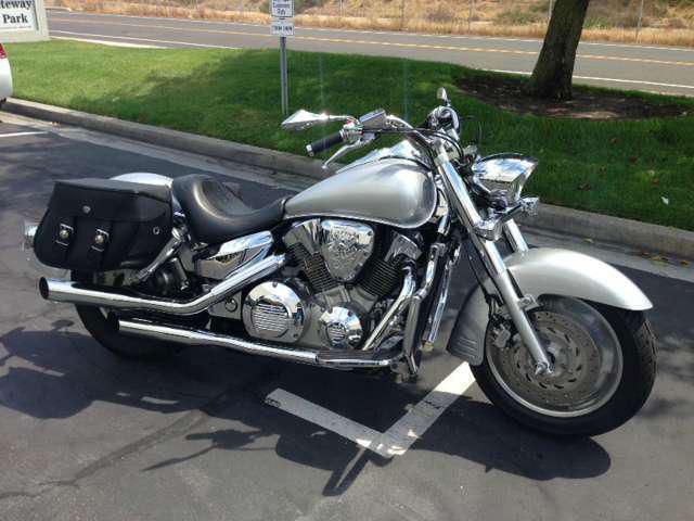 2006 honda vtx1300r (vt1300r)  cruiser 