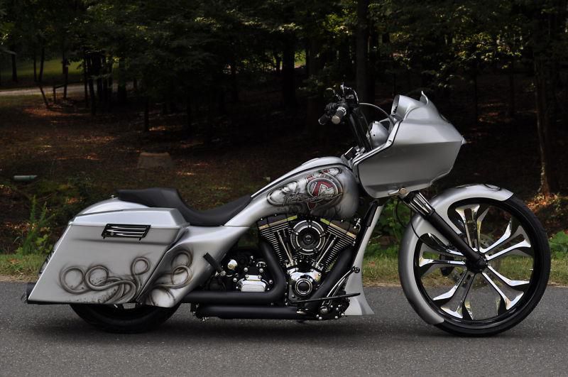 2013 road glide custom $30k in xtra's!! 585 miles!! rock star status!!