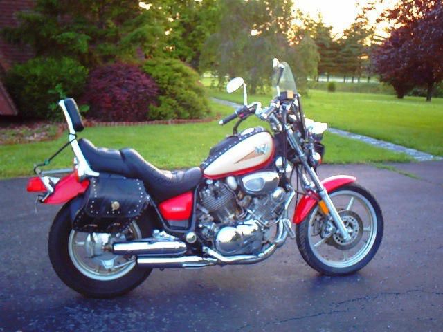 1996 RED YAMAHA VIRAGO 750- SADDLEBAGS, LOW MILEAGE GREAT CONDITION