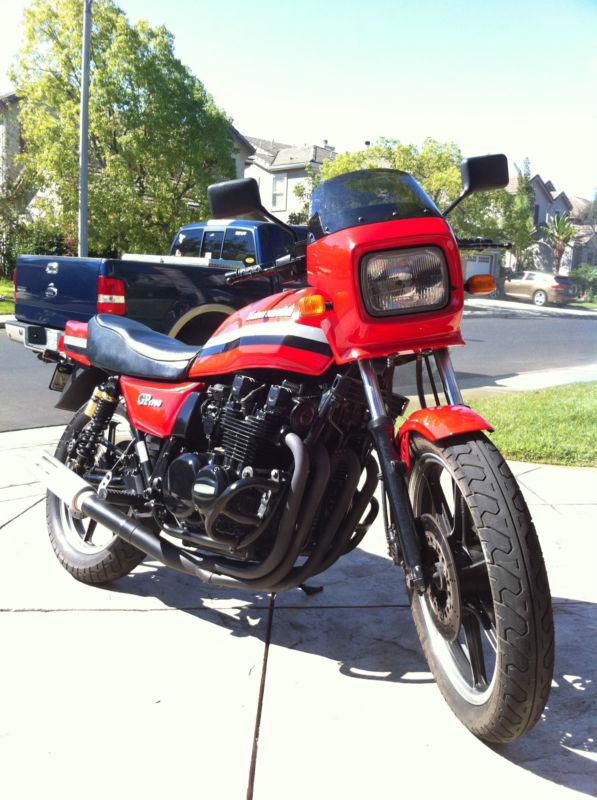 1982 GPZ 750 Kawasaki In GREAT condition & un-abused ready to ride anywhere!