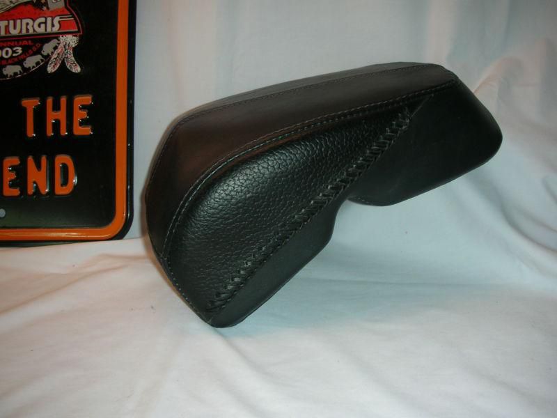 Hd flstn softail passenger  seat