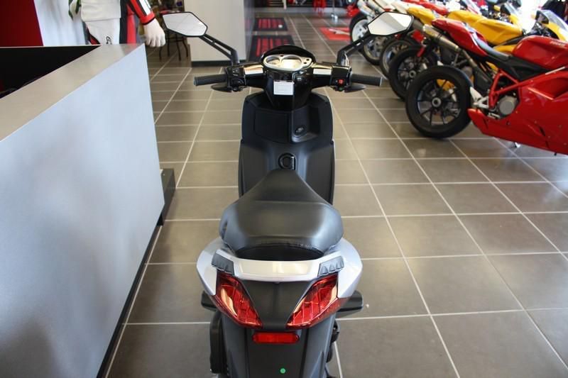 2009 Aprilia Sport City 125 Scooter , US $1,998.00, image 8