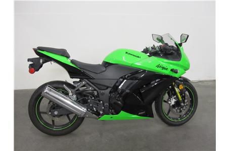 2009 kawasaki ninja 250r  sportbike 