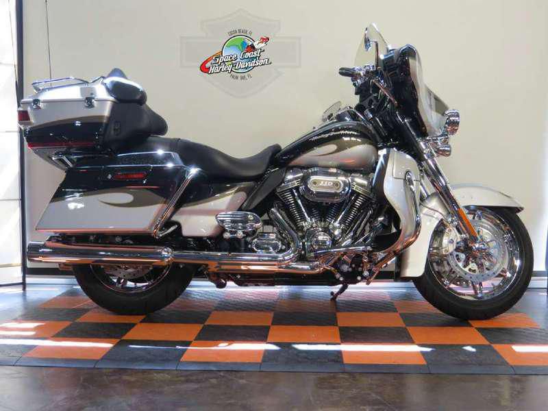 2013 Harley-Davidson FLHTCUSE8 - CVO Ultra Classic Electra Gl Touring 