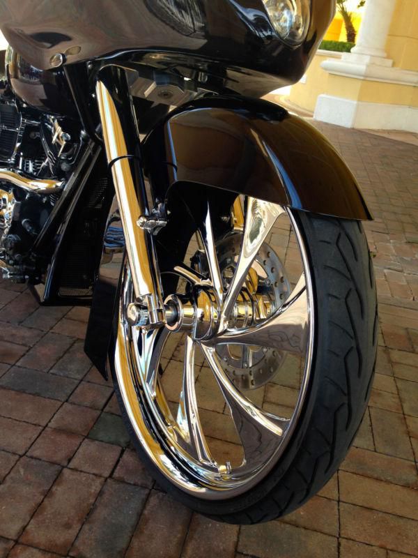 2010 HARLEY ROAD GLIDE STREET GLIDE 26