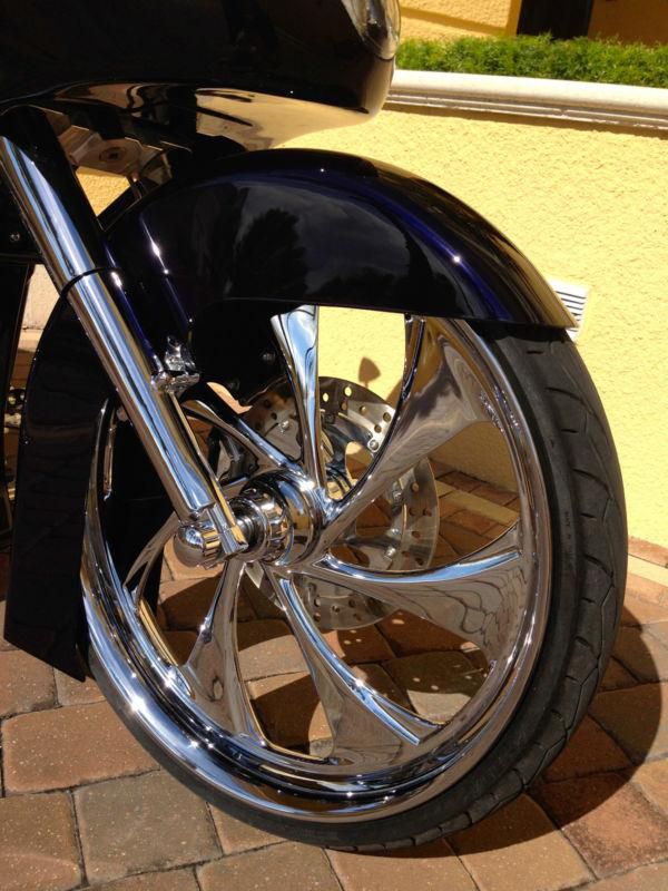 2010 HARLEY ROAD GLIDE STREET GLIDE 26