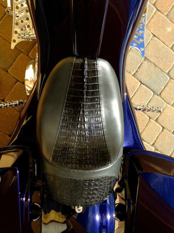 2010 HARLEY ROAD GLIDE STREET GLIDE 26