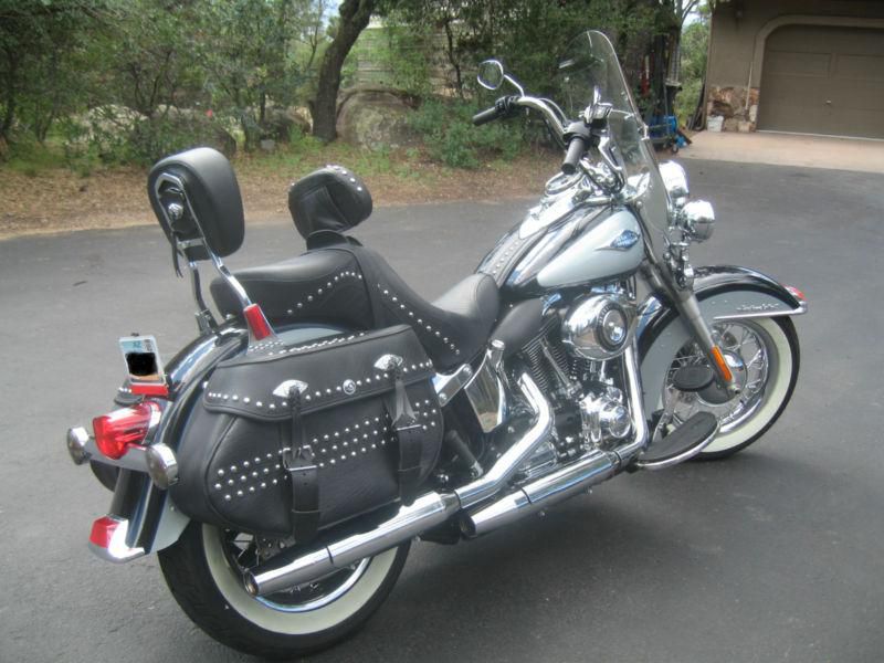2012 harley davidson heritage softail- 450 miles. new low reserve