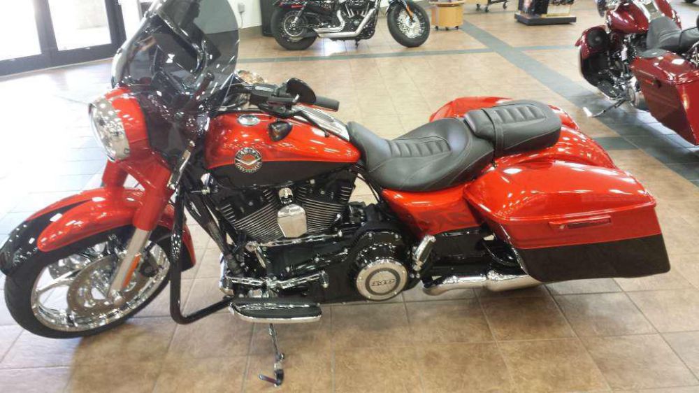 Buy 2014 Harley-Davidson FLHRSE CVO Road King Touring on 2040-motos