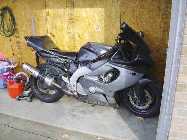 2002 Yamaha R6 Street Motorcycle for Parts or Repair