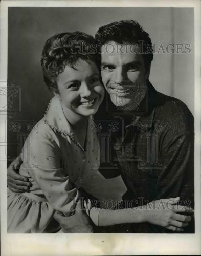 1960 Press Photo Tom Tryon &amp; Betty Lynn Star in &#034;Desperado from Tombstone&#034;