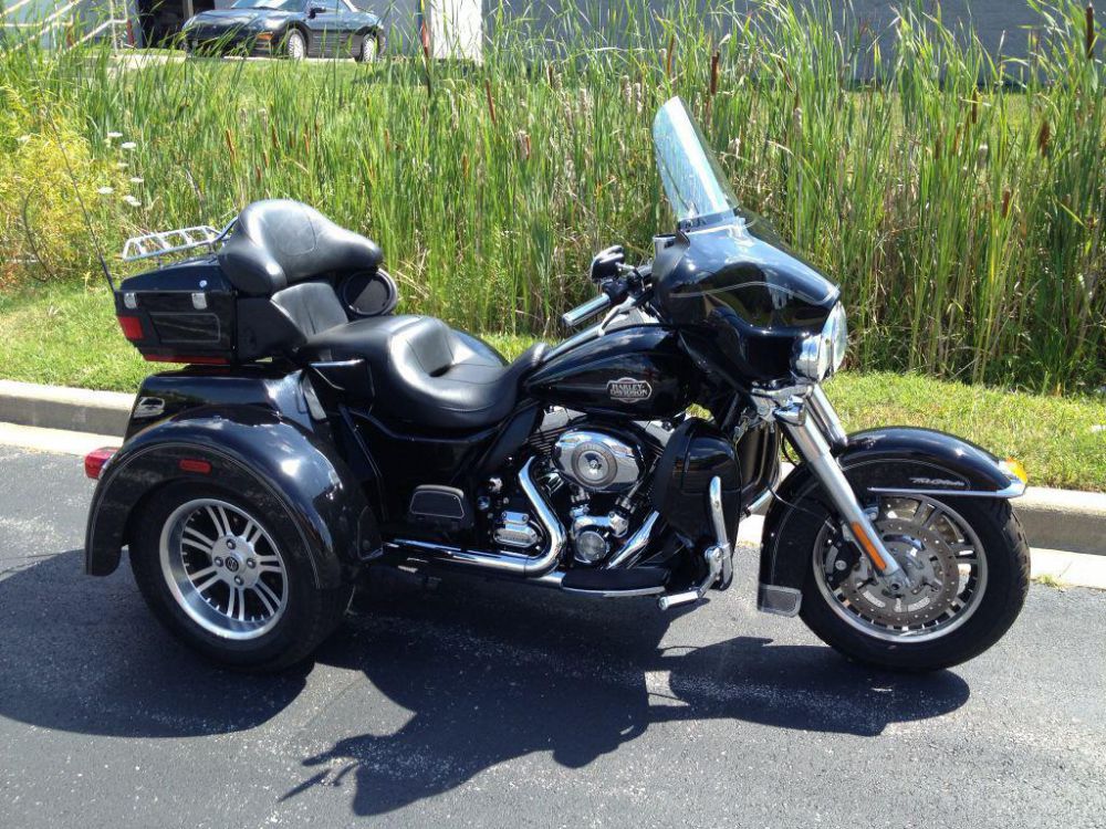 2011 harley-davidson flhtcutg  standard 