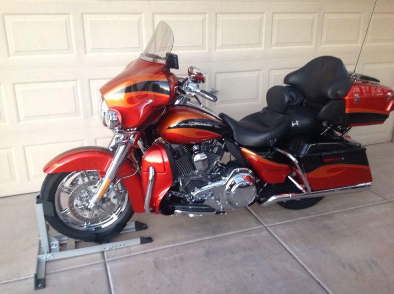 2013 CVO Ultra Classic Electra Glide SE Only 1500 Miles