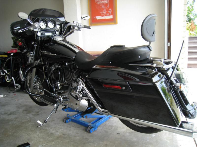 2006 FLHXI HARLEY DAVIDSON STREET GLIDE,IMMACULATE AND PERFECT! ONLY 3275 MILES!