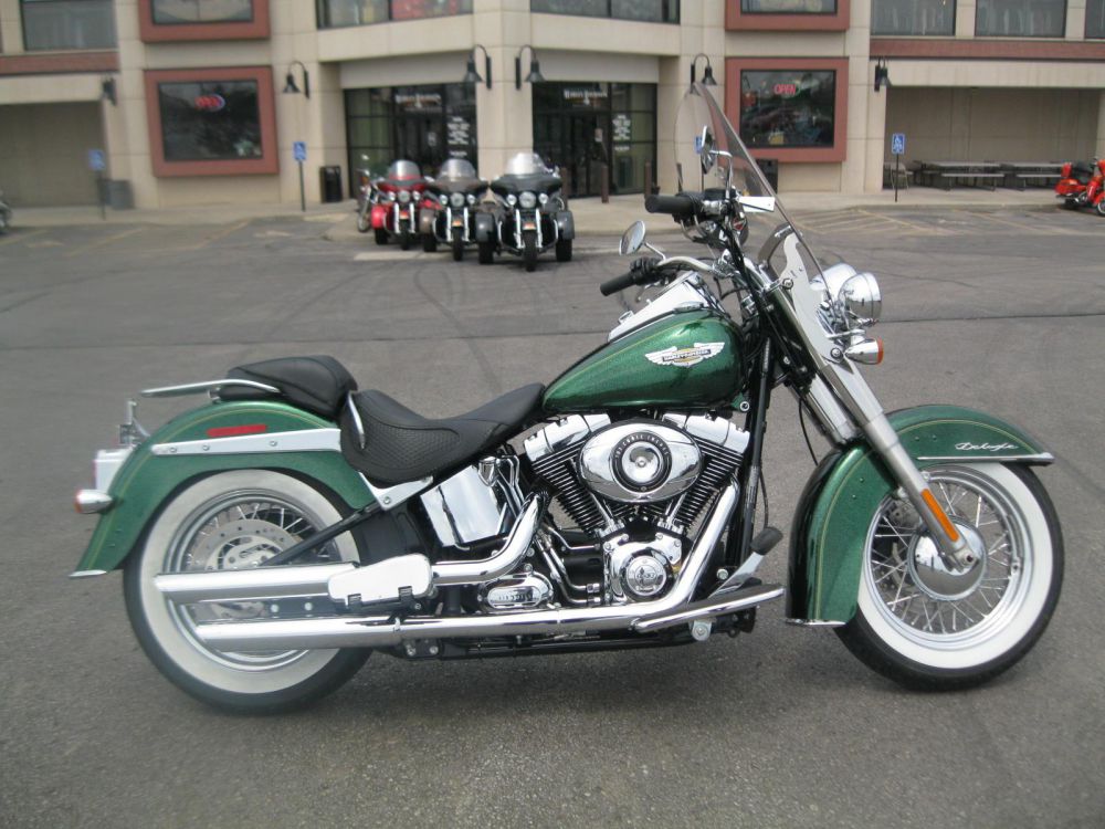 2013 Harley-Davidson Softail Deluxe FLSTN Sportbike 