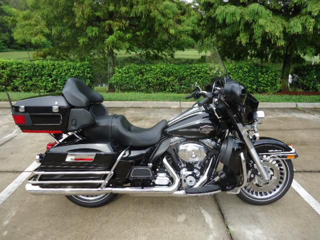 2013 Harley Ultra Classic only 3K careful miles and like new !!!