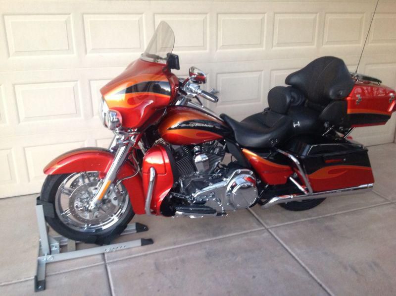 2013 HD Ultra Classic Electra Glide CVO, Excellent Condition, 1500 miles, extras