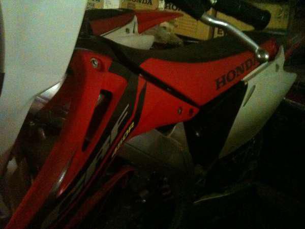 2002 honda crf450r  dirt bike 