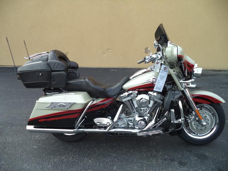 2006 Harley-Davidson FLHTCUSE - Ultra Classic Electra Glide S Touring 