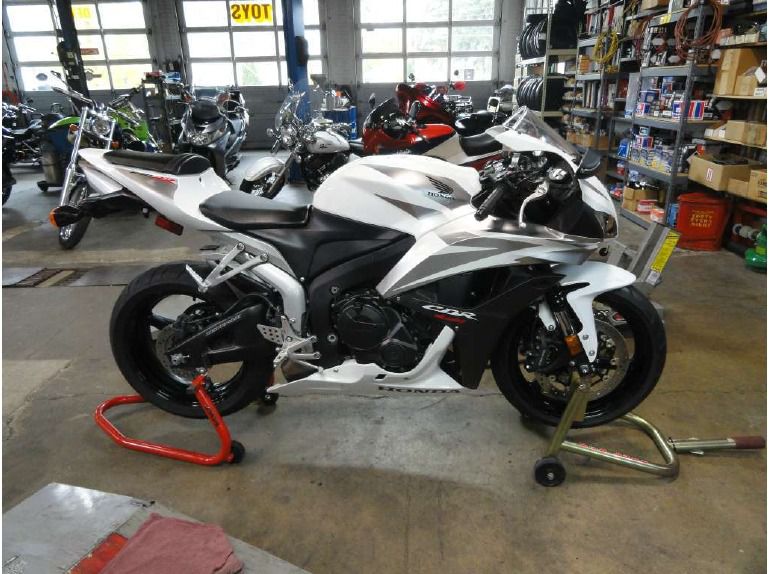 2007 Honda CBR600RR , $6,599, image 2