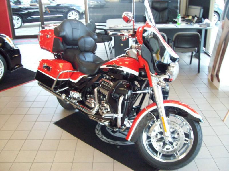 Road Glide-Screaming Eagle-Tour-Pack-Loaded ($40K New) Orange-Rare-Options