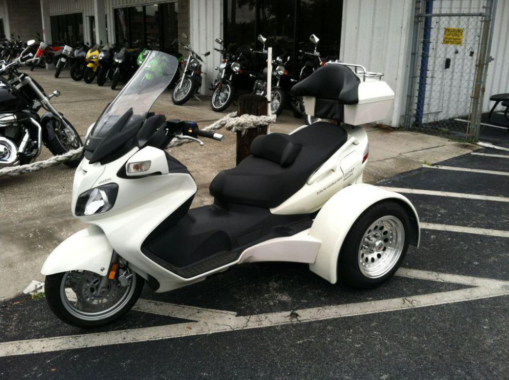 2011 Suzuki Burgman 650 Exec Scooter for sale on 2040-motos