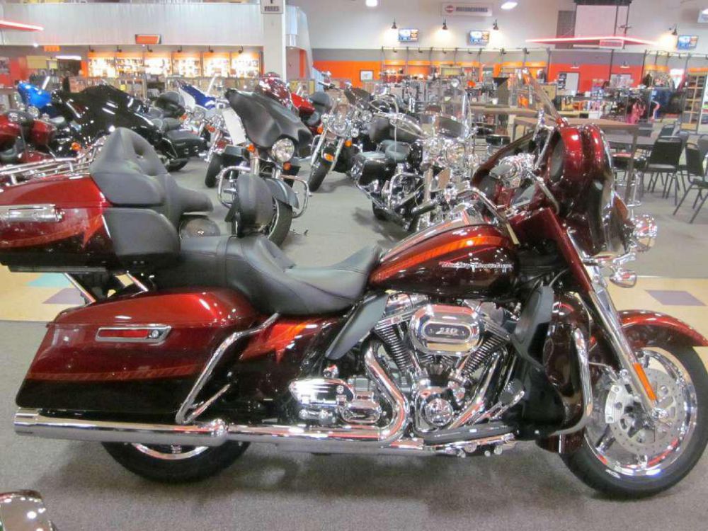2014 Harley-Davidson FLHTKSE CVO Limited Touring 