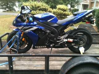 2006 Yamaha R1 mint condition (blue) w/ only 8000 miles $6,700 obo, $6, image 1