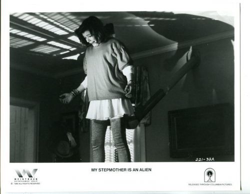 My stepmother is an alien-1988-8 x 10 still-adventure-sci fi-alyson hannigan-vg