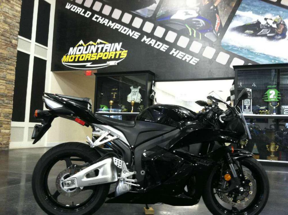 2011 Honda CBR600RR Sportbike 