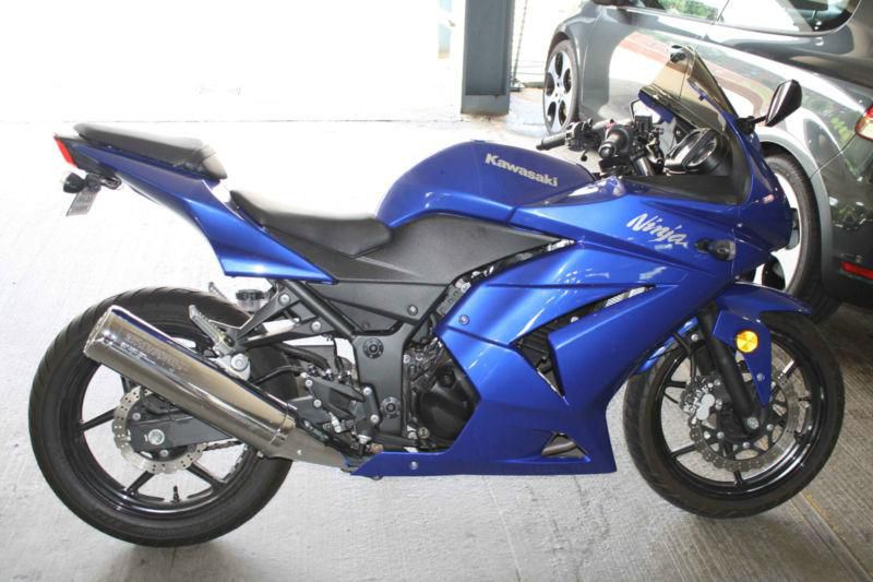 Kawasaki ninja 250r ex250, blue, excellent condition, needs nothing, low mileage