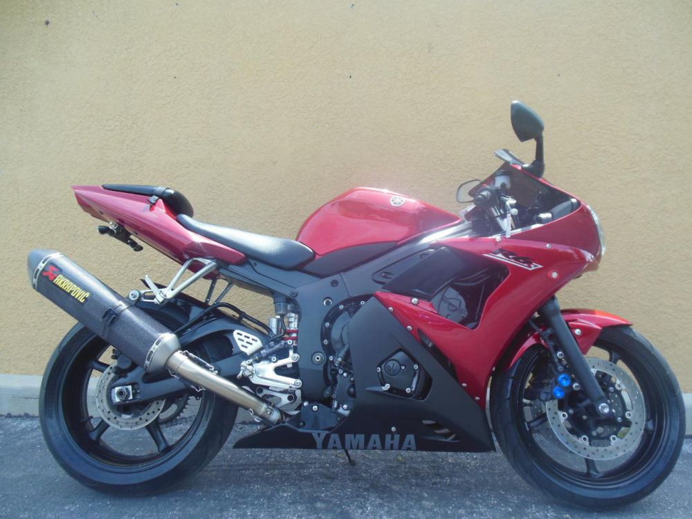 2007 Yamaha YZF-R6 Sportbike 