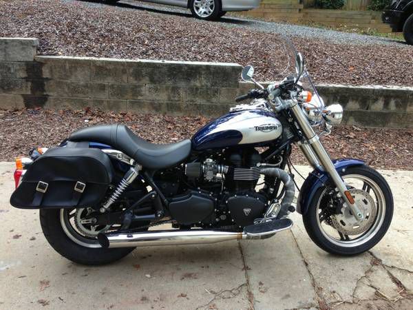 2008 triumph speedmaster two tone- awesome bike, low miles