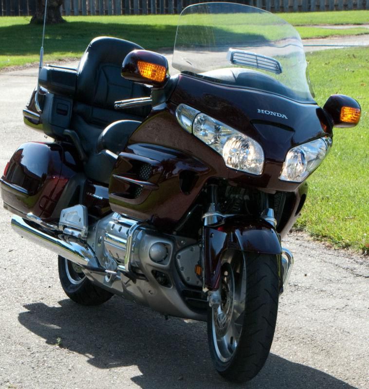 2008 goldwing audio/comfor/navi/abs. only thing missing is air bag