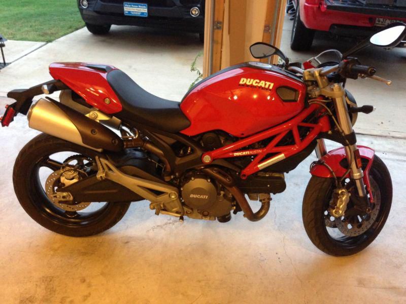 2011 ducati monster 696+abs