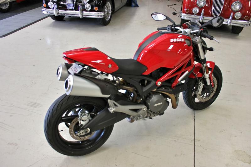 2011 ducati monster 696